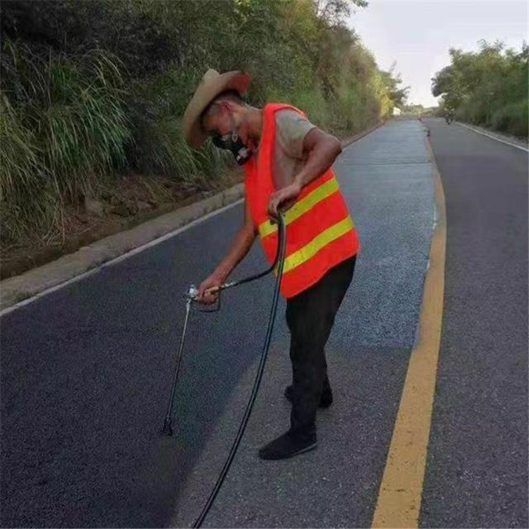 惠州 彩色防滑路面的底涂是保障路面附着力